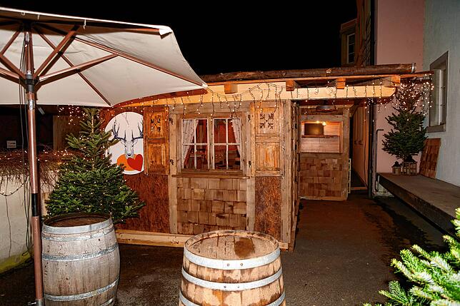 Diese Hütte stand in früheren Jahren vor der Kneipe „Pfiff“, wird dort aber derzeit nicht benötigt. Ihren neuen Standort hat sie bis ...