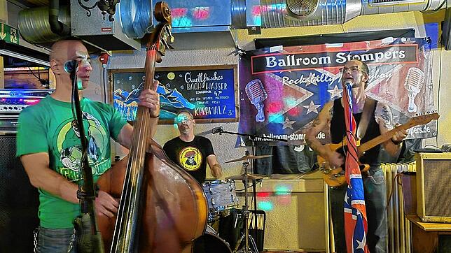 Die Ballroom Stompers spielten im Herr Lehmann.