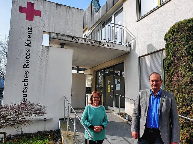 Peter Hofmeister und Cristina Jänich erklären wie ein Suchdienst funktioniert.