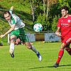 Wuchtig: Doppeltorschütze Yannik Schäfer (links, gegen den Grießener Tobias Maier) beschert dem SV Waldhaus den 2:1-Sieg.
