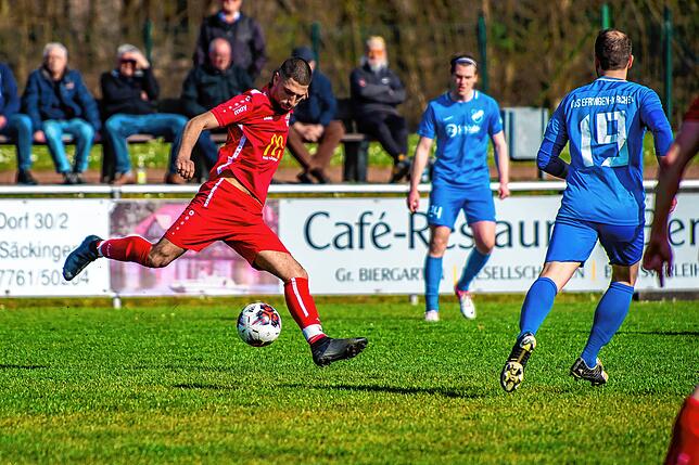 Bild 38: TuS Efringen-Kirchen gelingt ein 3:1 im Abstiegskampf beim FC Wallbach &ndash; und wir haben Bilder!