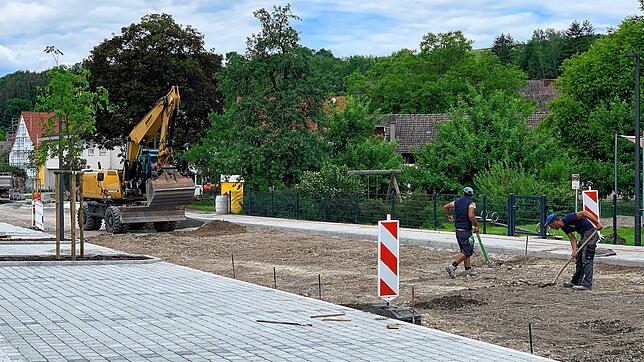 Die Ortsdurchfahrt von Degernau erhält mit der Sanierung Ortskern ein neues Gesicht.