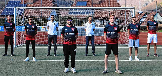 Neu beim FC Schönau: (von links) Simon Stiegeler, Yasin Demirci, Co-Trainer Ismail Demirci, Yasin Beler, Trainer Christian Lais, Nicolai ...