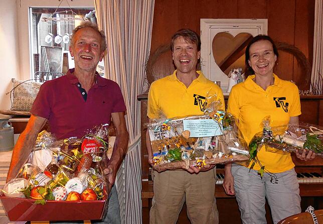Sie dürfen nun erleichtert in den „Vorstandsruhestand“ gehen (von links): Herbert Schmidt stand 13 Jahre lang dem ...
