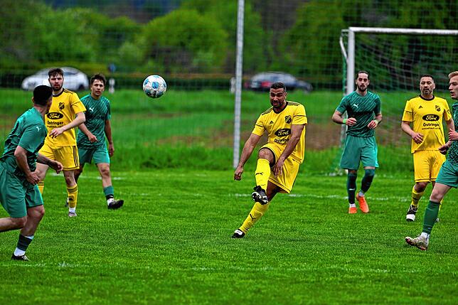 Bild 4: SV Schwörstadt unterliegt mit 1:5 bei der SG Nollingen/Degerfelden – und wir haben Fotos!