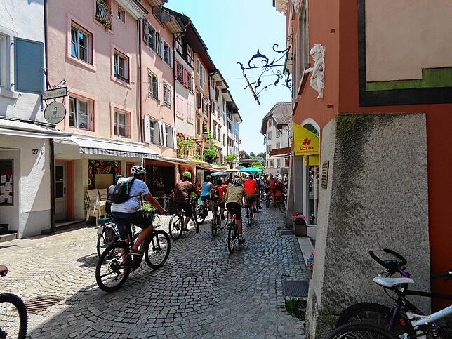 Ein bekanntes Nadelöhr ist die Rheinbrückstraße vor der Holzbrücke.
