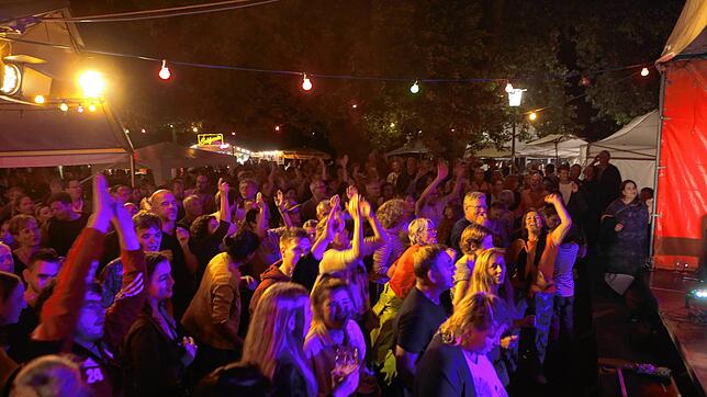 Bild 31: Gute Stimmung beim Hafenfest! Am Wochenende geht es in Staad nochmal rund