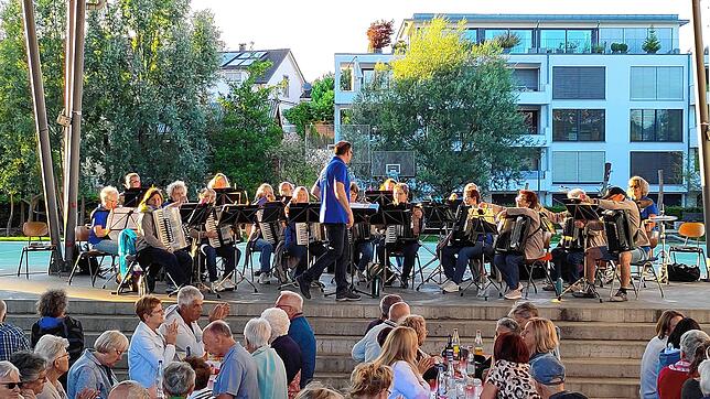 Bei angenehmem Sommerwetter sorgte die Spielgemeinschaft der Harmonika-Orchester Murg und Laufenburg für einen stimmungsvollen Abend. ...