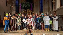 Die Kinder proben fleißig für ihr Krippenspiel im Gottesdienst.