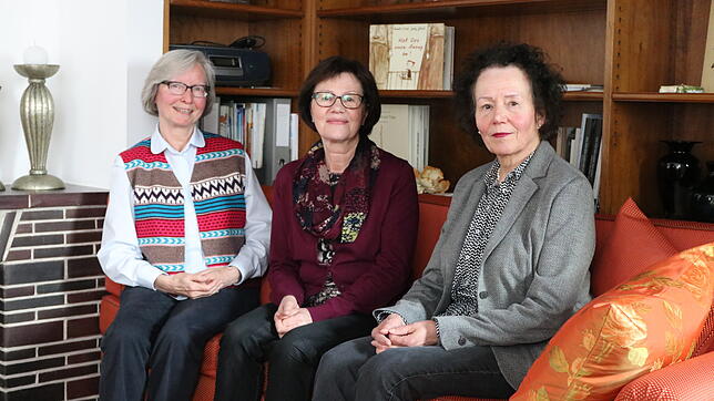 Rita Rudolph, Anita Burzinski und Gesine Hitschler sind ehrenamtliche Hospizbegleiterinnen und schenken Sterbenden in Singen und dem ...