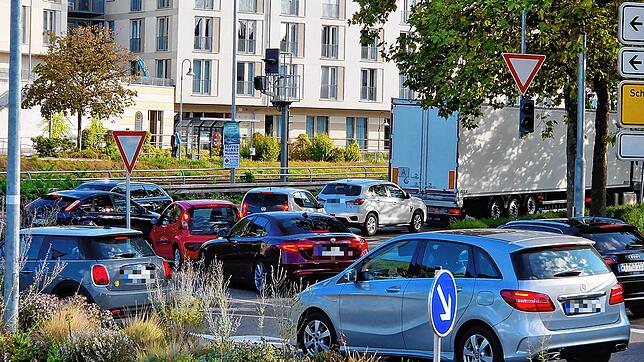 Stau auf der B34 in Waldshut am Mittwochmorgen.