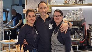Adriano Potenza mit seiner Frau Tania Stella (links) und seiner langjährigen Mitarbeiterin Carmela Milione. Das kleine italienische Café ...