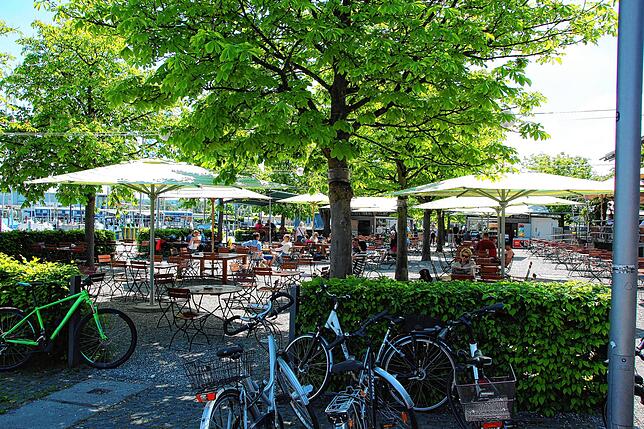 Am Dienstagmittag gab es im Biergarten der Hafenhalle noch einige freie Tische. Am kommenden Donnerstag, Christi Himmelfahrt und ...