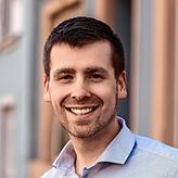 Michael Steinemann bringt für das Freie Forum den Antrag ein, die Tempo-30-Regeln aufzuweichen. Ohne Erfolg.