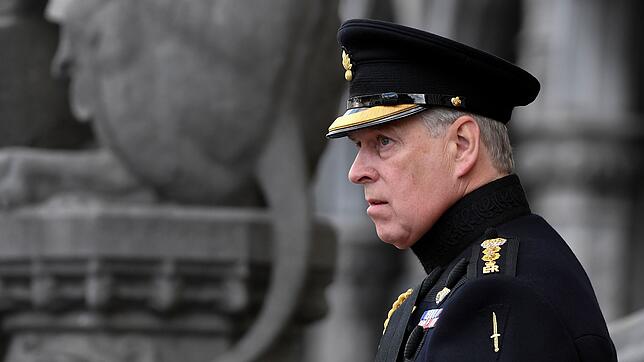 Nimmt erst einmal keine royalen Pflichten mehr wahr und ist somit praktisch arbeitslos: Prinz Andrew.