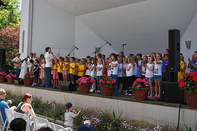 Singen macht Spaß: Doch Chore wie hier der Projektchor 2019 der Grundschulen Wallbach, Obersäckingen, Anton-Leo-Schule und der Talschule ...