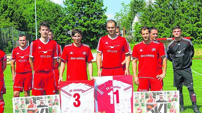 Abschied beim SV Jestetten: von links Nicolai D'Effremo, Philipp Würthenberger, Felix Cox, Dennis Reutter. Bild: Matthias Scheibengruber