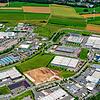 Blick auf das Industriegebiet Herdenen (links vom Kreisverkehr) und das Gewerbegebiet Neuer Markt (rechts vom Keisverkehr). Hier wurden ...