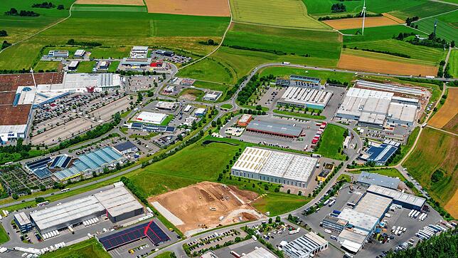 Blick auf das Industriegebiet Herdenen (links vom Kreisverkehr) und das Gewerbegebiet Neuer Markt (rechts vom Keisverkehr). Hier wurden ...