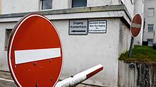 Hier bleibt ab Sommer die Schranke unten. Das Radolfzeller Krankenhaus soll zum 30. Juni endgültig schließen. Die Abteilungen ziehen in ...