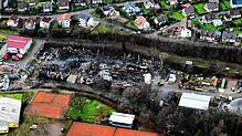 Luftaufnahmen von der komplett abgebrannten Firmenhalle an der Industriestraße im Wehra-Areal mit Blickrichtung Nord-West. Gut zu ...