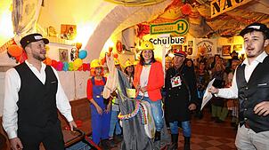 Die Bürgermeisterin durfte die neu eingerichtete Buslinie für die Schüler gleich mal ausprobieren.