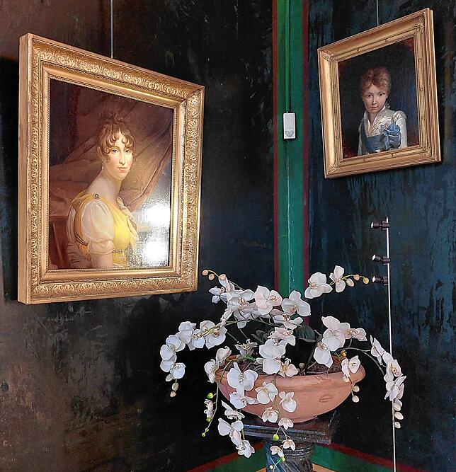 Wertvolle Gemälde sind im Napoleonmuseum ausgestellt, darunter dieses Bildnis von Hortense de Beauharnais (links).