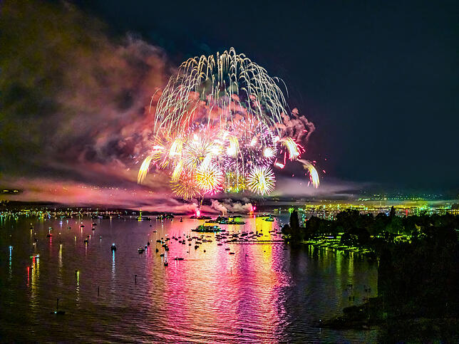 Bild 13: Wow! So atemberaubend schön ist das Feuerwerk 2025 beim Konstanzer Seenachtfest