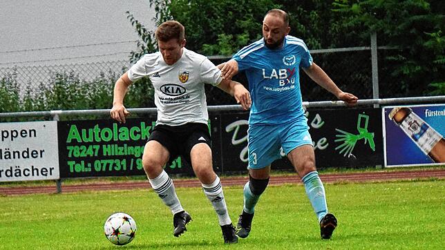 Der EV Südstern Singen (blaue Trikots) setzte sich beim Homburger-Cup glatt mit 4:0 gegen den SV Mühlhausen durch.