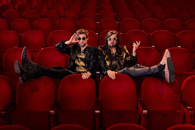 Das Zauber-Duo Siegfried und Joy tritt beim Kulturufer im großen Zelt auf.