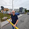 Michael Rebholz an der Schranke zum Gelände der Ärztehaus GmbH und Co KG. Der geschäftsführende Gesellschafter der Organisation muss ...