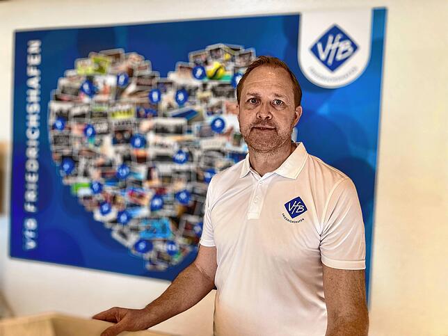 Herzlich geht es derzeit im VfB Friedrichshafen nicht zu. Präsident Jochen Benz hat schon seinen Rücktritt angekündigt, nun folgt das ...