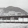 Der Schulpavillon in seiner ursprünglichen Form wurde 1973 eingeweiht. Im Volksmund war ob der Bauweise die Rede vom Pfahlbau.