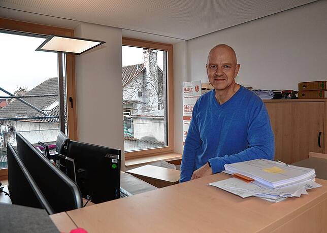 Alexander Perle, Mitarbeiter in der Finanzverwaltung, gefällt sein neuer Arbeitsplatz.