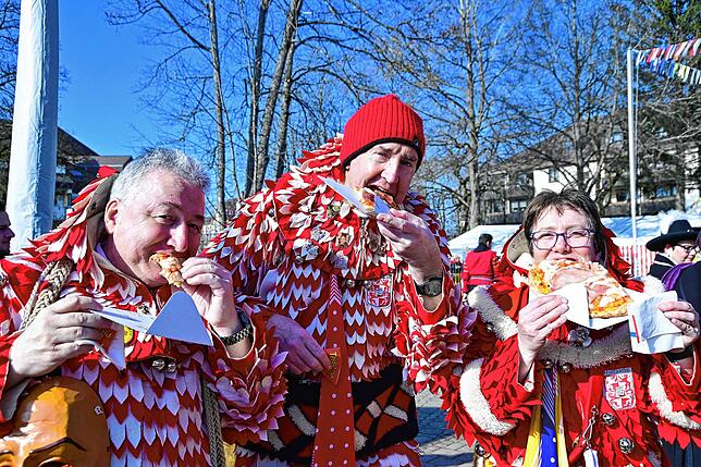 Bild 4: So laufen sich die Narren für den Umzug in Bad Dürrheim warm