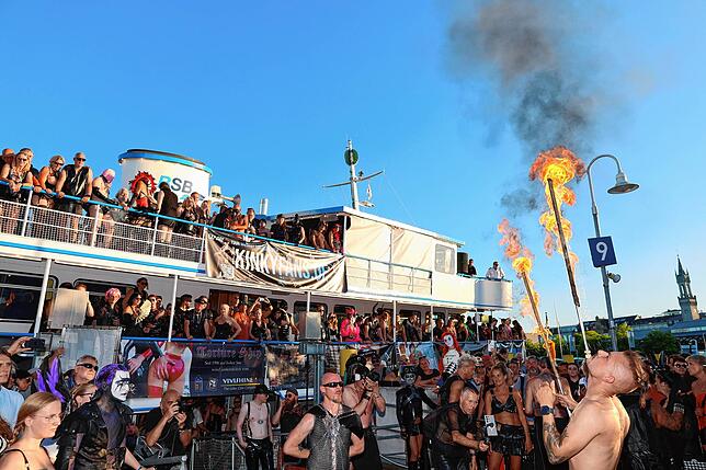 Bild 16: Lack, Leder, Latex! Dieses Spektakel bieten die BDSM-Fans im Konstanzer Hafen