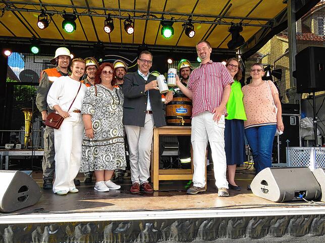Bild 20: Geisinger in Partylaune: Straßenfest lockt tausende Besucher an