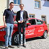 Schnell mal mit dem Auto zum Einkaufen, auch wenn in der eigenen Garage gar keines steht? Steffen Albert und Bürgermeister Micha Bächle ...