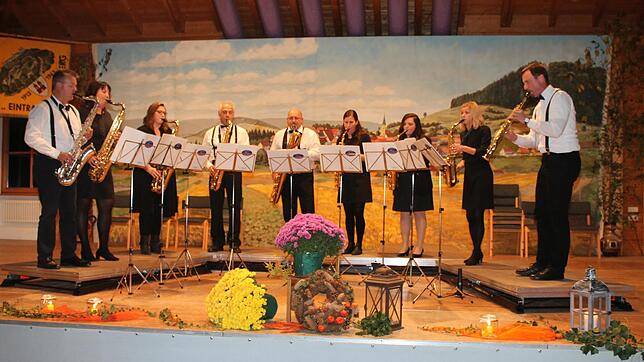Sorgt für pure Begeisterung in der Halle: Das Saxophonensemble der Musikkapelle Fürstenberg.