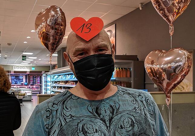Ob Thorsten (45) die Zahl 13 bei der Partnersuche Glück gebracht hat? Zu schüchtern, sich als Single erkennen zu geben, war er ...