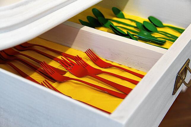 Es ist angerichtet: ein Exponat aus der Ausstellung „Patchwork Heimat“ in der Villa Bosch.