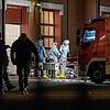 Auf dem Gelände der Feuerwehr in Castrop-Rauxel werden bei der Durchsuchung gefundene Stoffe untersucht. Feuerwehr und Polizei waren in ...