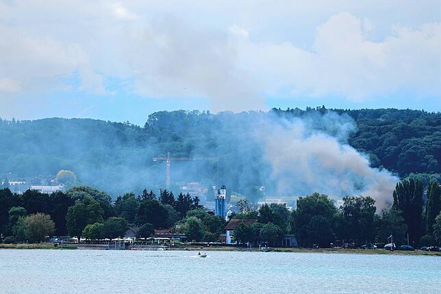 Der Brand im Kreuzlinger Entsorgungszentrum war auch auf Konstanzer gut sichtbar.