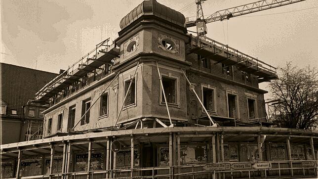 Das Hotel Adler verschwindet 1975 von der Bildfläche &ndash; allerdings nicht ganz. Die historische Fassade bleibt erhalten. Das dritte ...