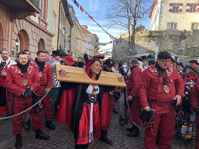 Bild 13: So schön war die Hoorige Mess&lsquo; in Tiengen: Wir haben die größte Straßenfasnacht der Region in Bildern und Videos festgehalten