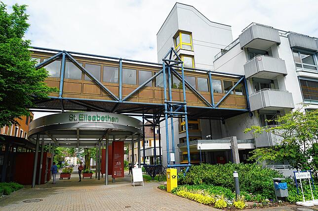 Im Elisabethen-Krankenhaus Lörrach gelten klare Besuchsregeln. Kinder dürfen zu Untersuchungen oder stationären Aufenthalten nur von ...