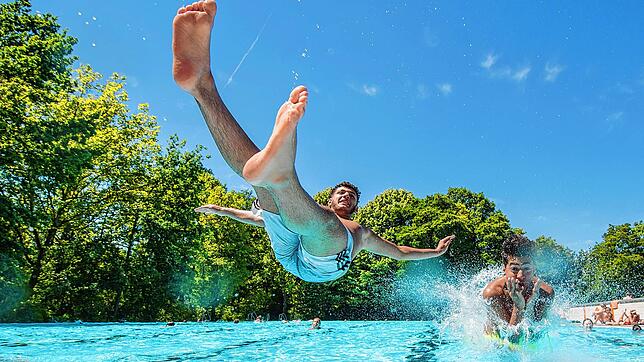 So unbeschwert wie sonst wird der Besuch im Freibad in diesem Jahr wohl nicht &ndash; coronabedingt gelten in den Bädern strenge ...