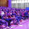 500 Schüler kamen im Oktober 2019 zur Klasse!-Auftaktveranstaltung &bdquo;#ichvertraueFakten und Du?&ldquo;. Links Schüler des ...