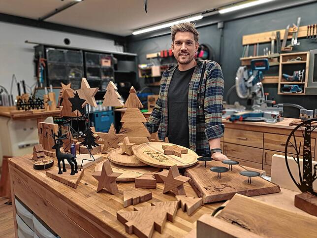 Hier fühlt er sich pudelwohl: Der ehemalige Bundesliga-Spieler Oliver Sorg in seiner Holz-Werkstatt.
