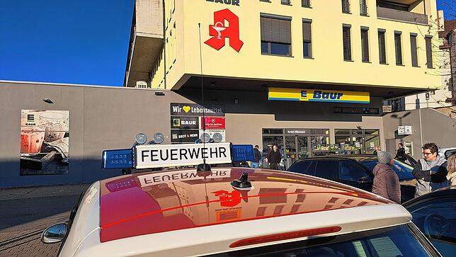 Kurz nachdem die Konstanzer Feuerwehr am Einsatzort eingetroffen ist, kann Entwarnung gegeben werden. Die Gefahr ist gebannt.